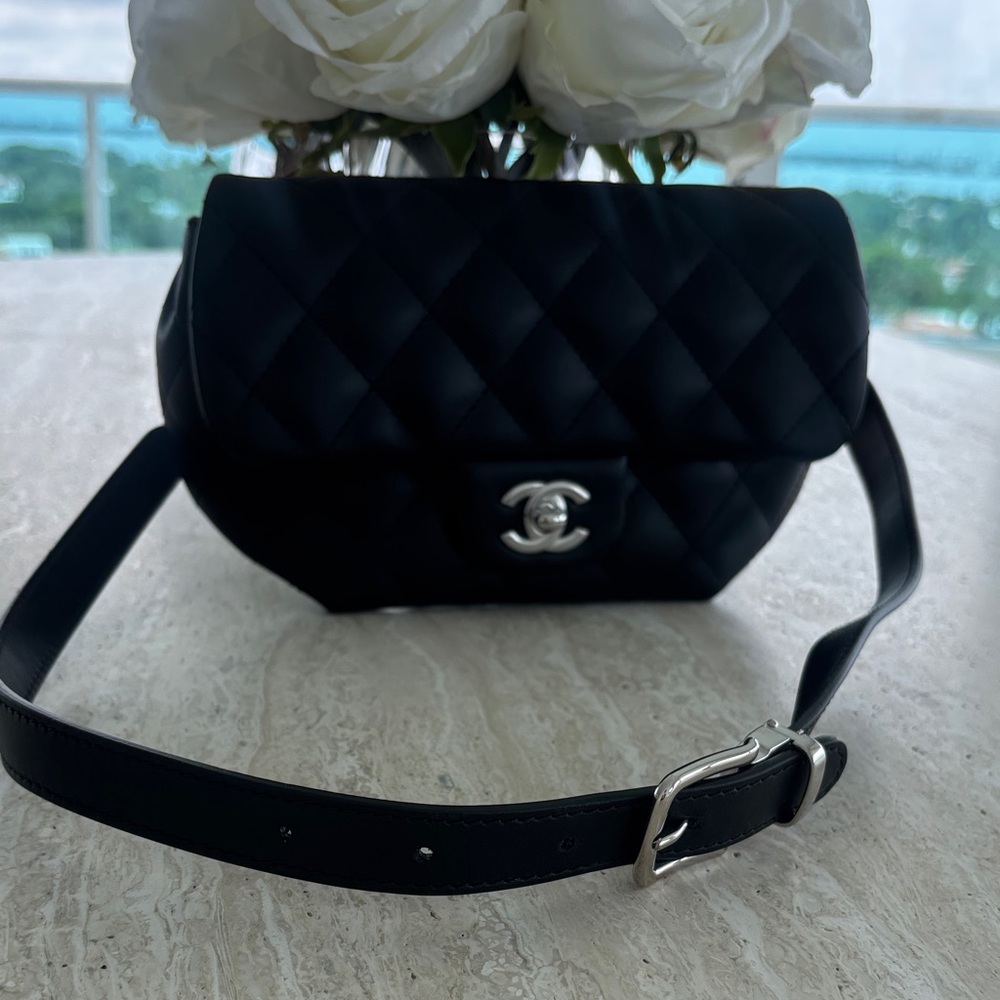 CHANEL Black Quilted Crossbody Bag - Picture 2 of 11